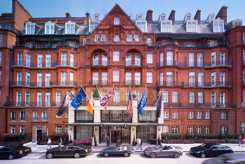 claridges-exterior-with-people