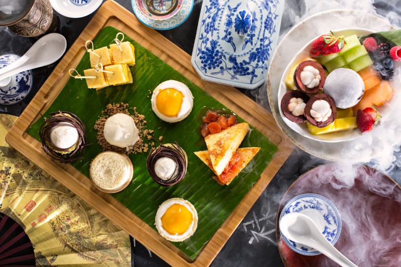 madinat_jumeirah_-_mina_a_salam_-_zheng_he_s_-_duck_brunch_-_lazy_susan_desserts_platter