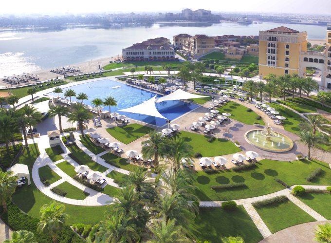 the-ritz-carlton-abu-dhabi-grand-canal-pool-beach-4