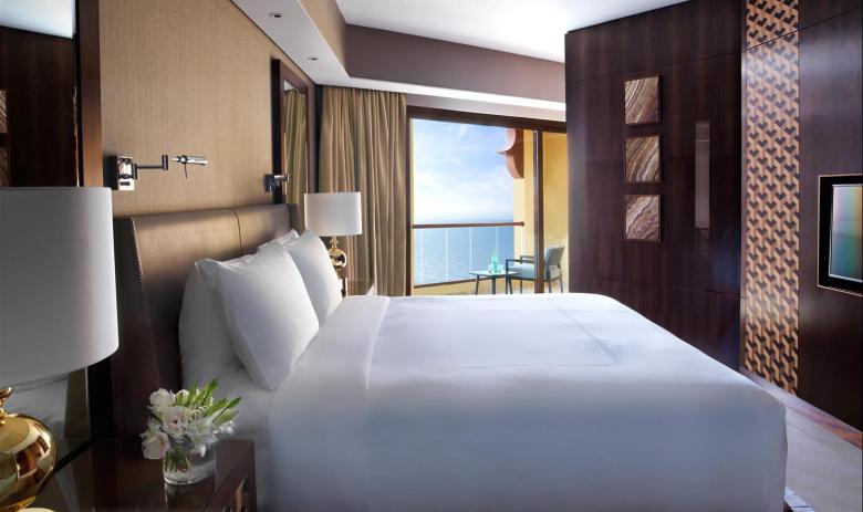 Junior Suite Guestroom_489958_med