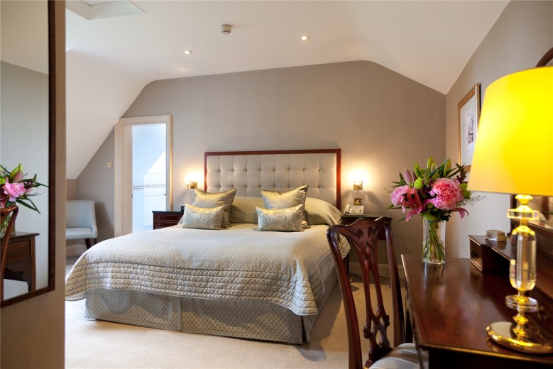 TH Bedroom 1v2 (Large)